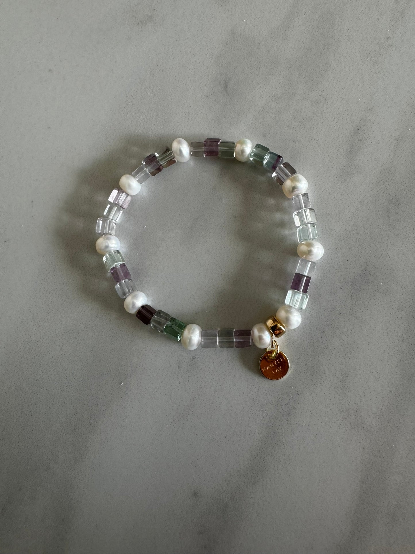 Fluorite and pearls stretch bracelet